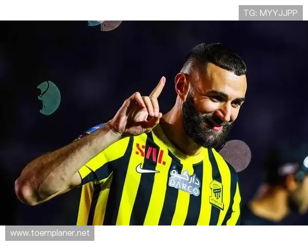 本泽马近期状态下滑:年龄与竞技表现关联分析 本泽马近期状态下滑:年龄与竞技表现关联分析