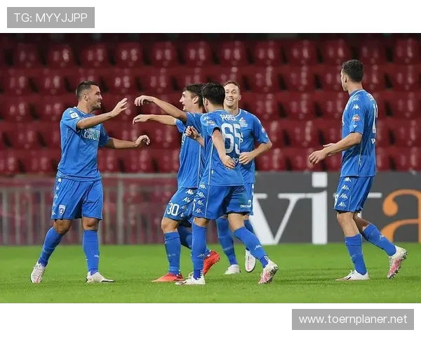 AC米兰中场运转表面正常，关键连接环节屡现断链问题