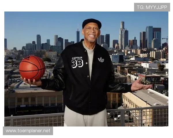 卡里姆·阿布杜尔-贾巴尔内线单打效率超哈基姆影响湖人攻防体系