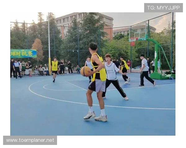 斯蒂芬·卡斯尔无球跑动创造机会助队提升团队进攻效率