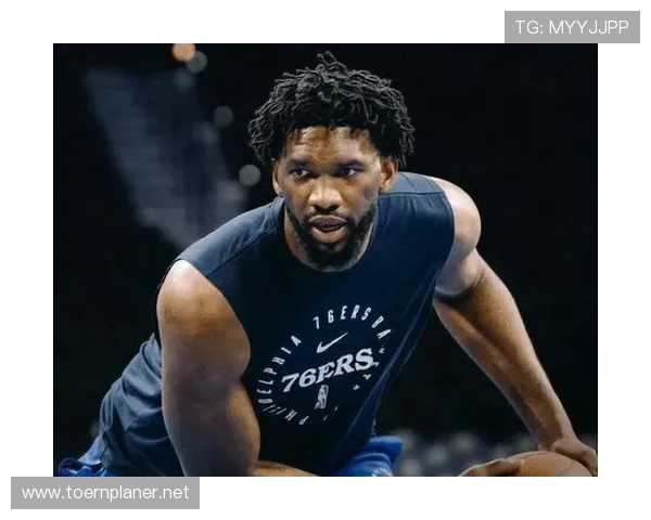 西蒙斯无球效率下滑，对比恩比德挡拆收益差距拉大